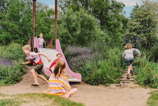 Speeltuin met terras