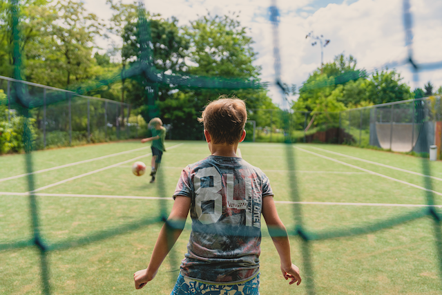 Voetbalveld, basketbalveld, tennisbaan
